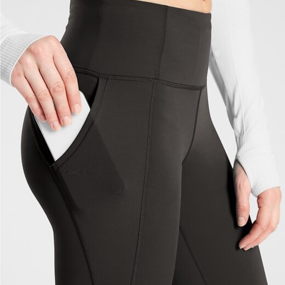 Athleta lightning stash pocket Capri - Picture 5 of 13